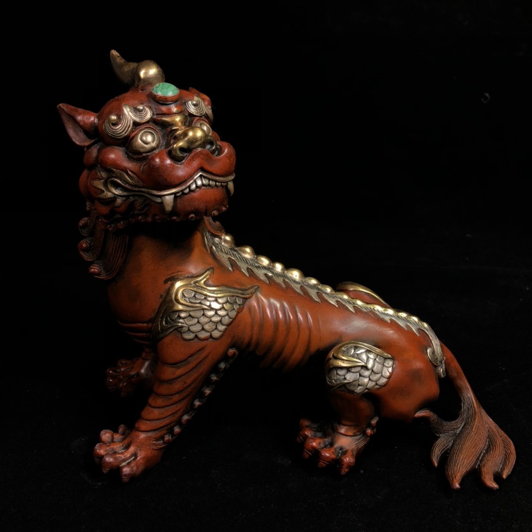 纯铜鎏金鎏银镶嵌经案下伏着 独角兽的兽摆件老物件