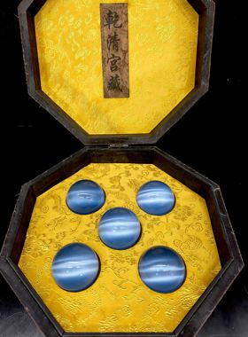 古董文玩乡下收清代蓝色大猫眼石手球一对配漆器收藏盒摆件