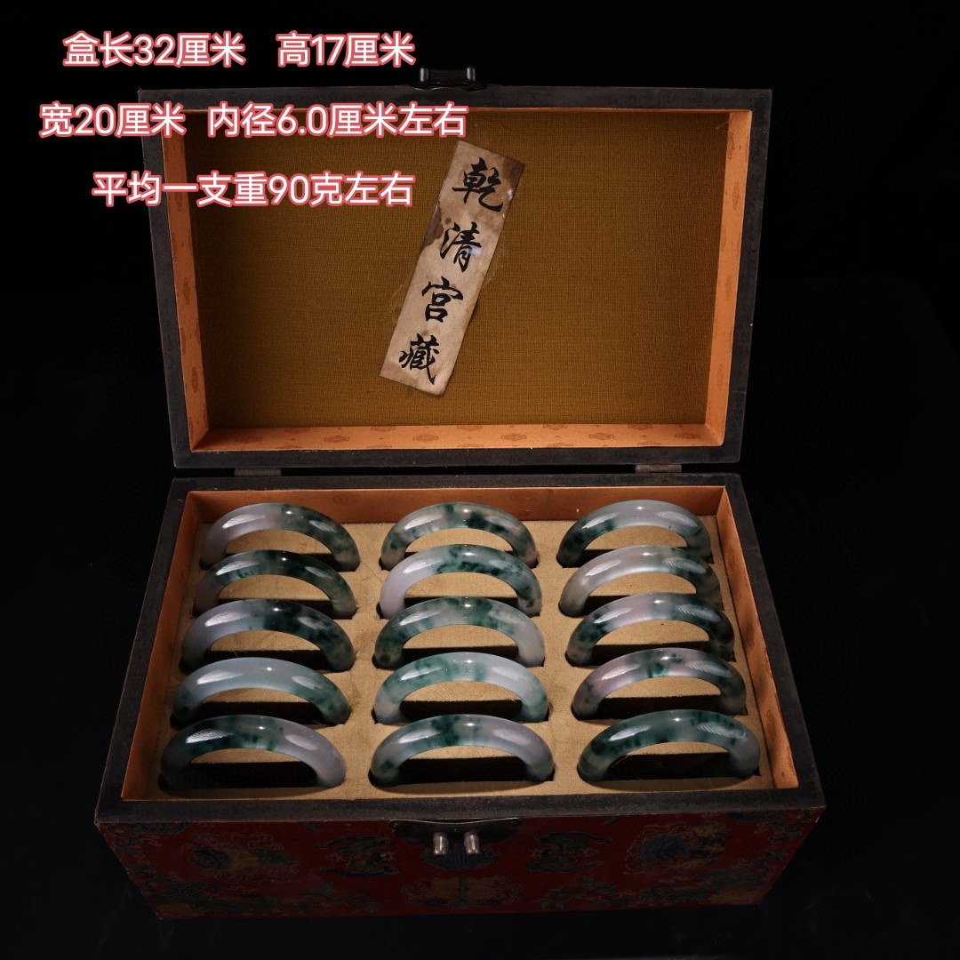 古玩杂项旧藏仿古怀旧饰品类礼品翡翠玉手镯搭配精美漆器木料盒子