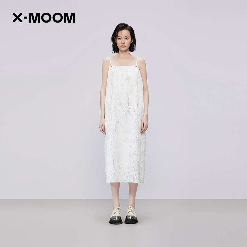 XMOOM爪文立体印花吊带连衣