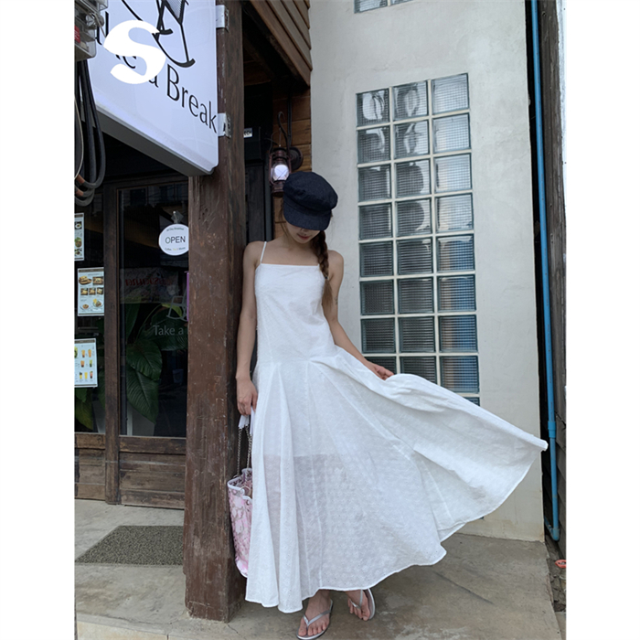 减龄褶皱气质格子显瘦吊带连衣裙