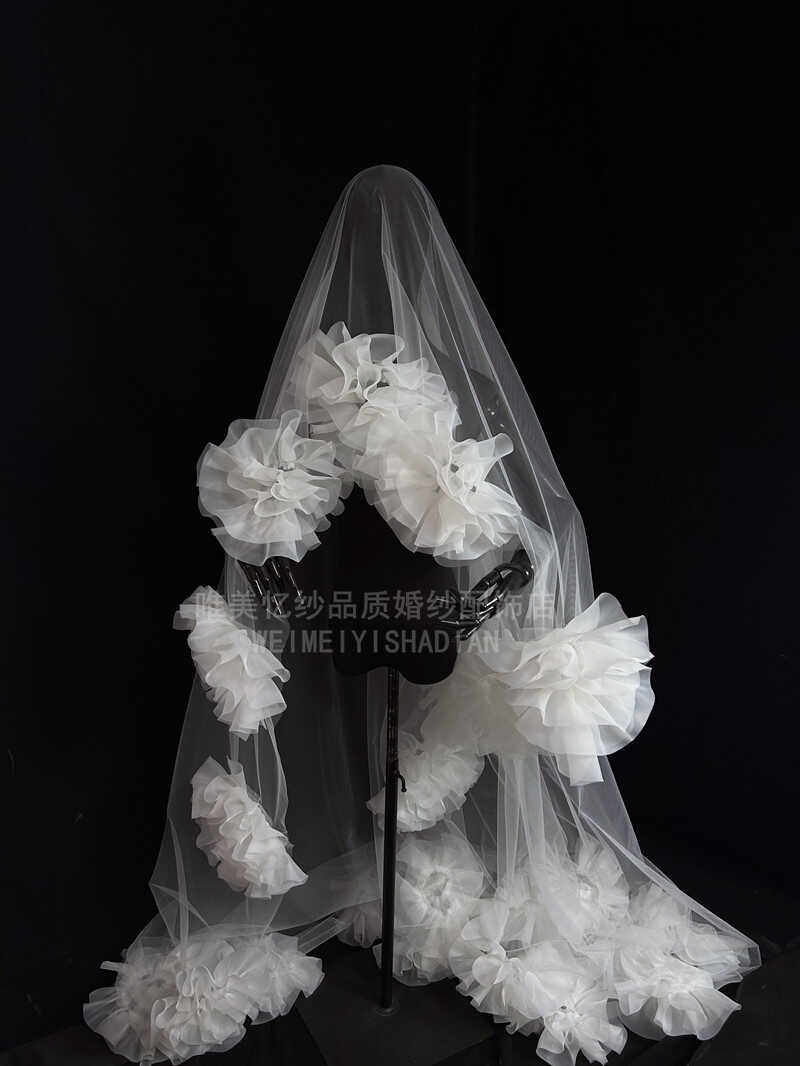 新款造型欧根纱长款花朵头纱超仙新娘婚纱头饰拍样片森系摄影楼