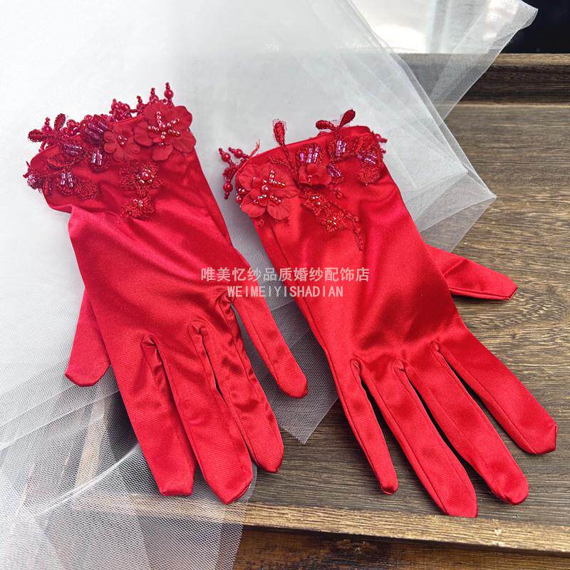 红色缎面纯手工缝制手套