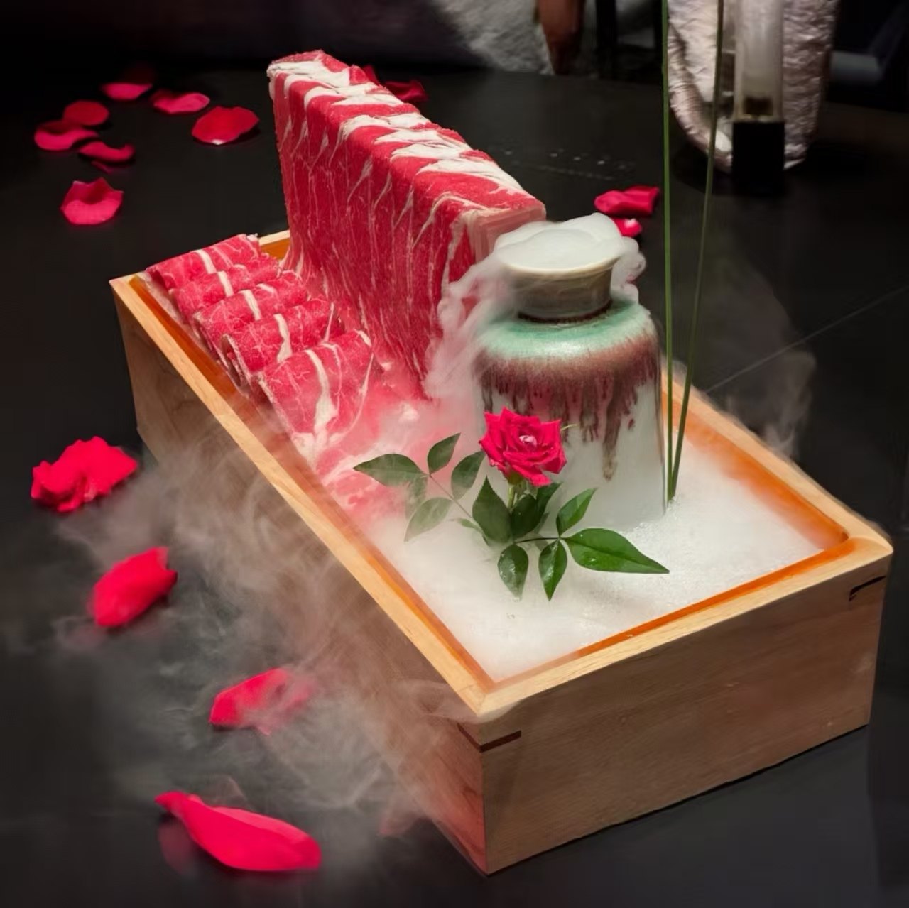 创意火锅海鲜姿造雪花肥牛盘子