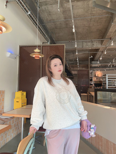 200斤大码女装精致刺绣卫衣胖mm宽松落肩袖慵懒风圆领套头上衣潮