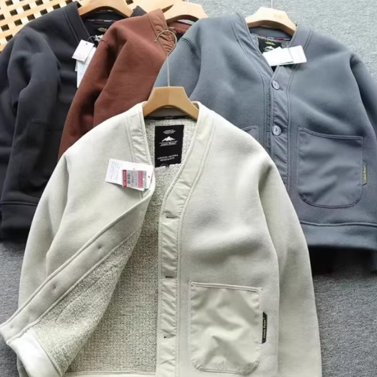 秋冬柔软细腻不粘毛加厚保暖外套