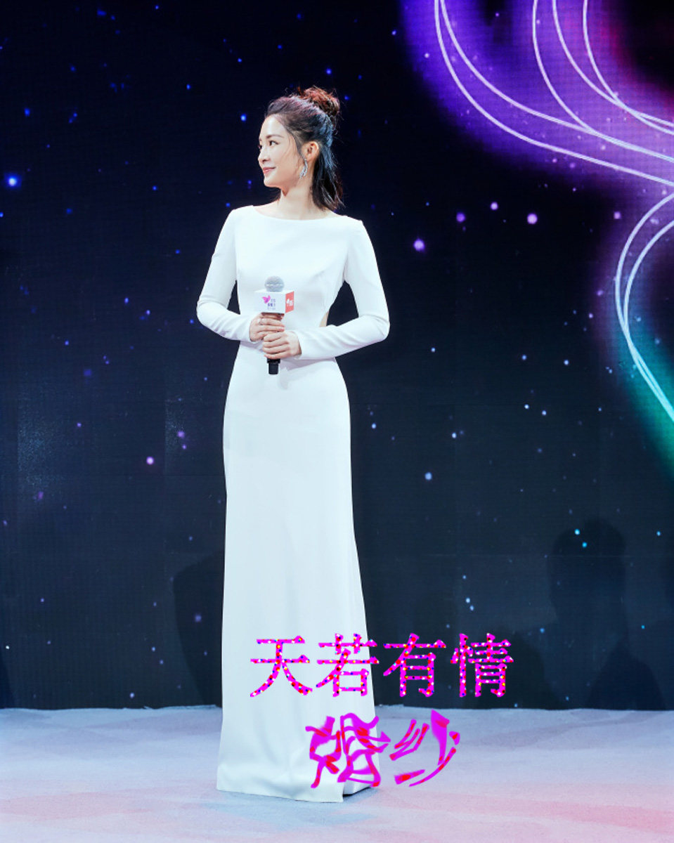 明星李沁同款晚礼服长裙一字肩长袖露背鱼尾裙电视节性感白色晚装图片