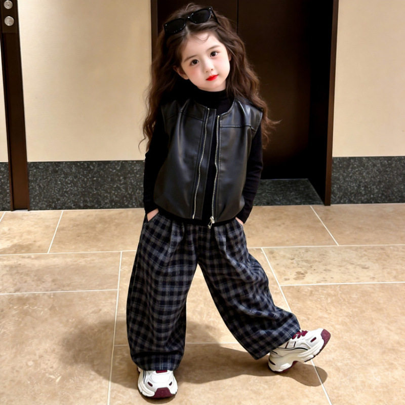 女童秋季套装2026新款儿童韩版洋气儿童时尚黑色皮衣马甲格子裤.