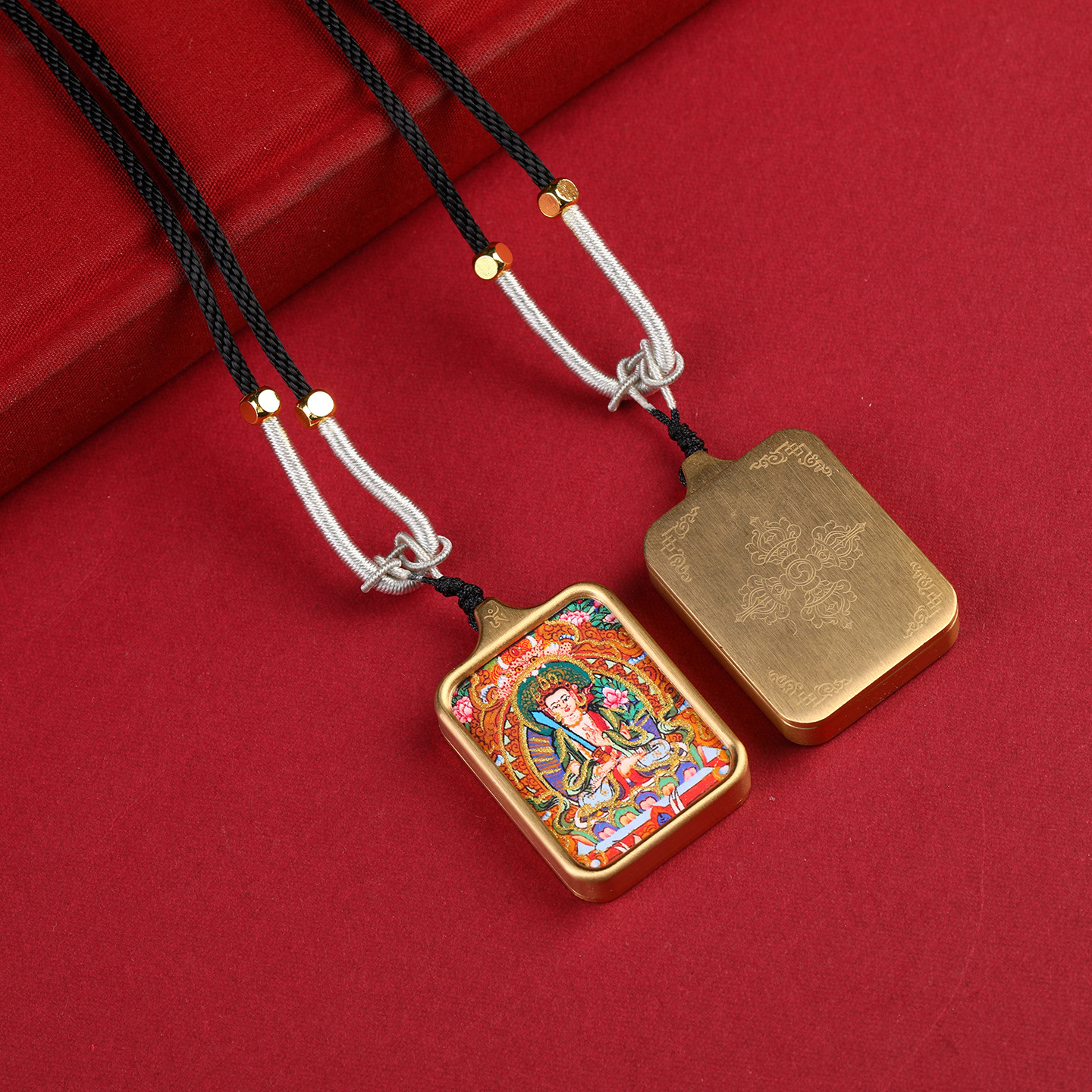 唐卡藏式吊坠半手绘描金八大守护神黄财神吊坠钛钢壳吊坠项链