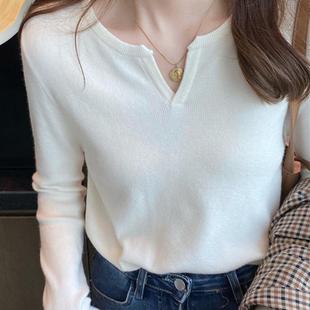 秋季V领白色长袖针织打底衫女装上衣2025年秋装新款修身内搭毛衣