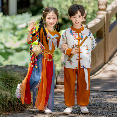 男女飘逸长袖古典舞国庆中秋演出