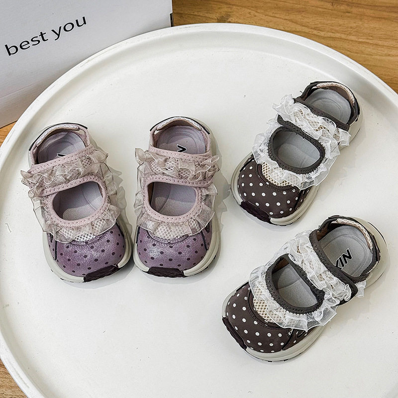 女童鞋子2026年春夏季新款儿童韩版甜美蕾丝波点镂空休闲运动鞋潮