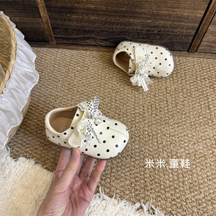 2026秋季新款波点女童皮鞋女宝宝珍珠蝴蝶结公主鞋婴儿学步鞋软底