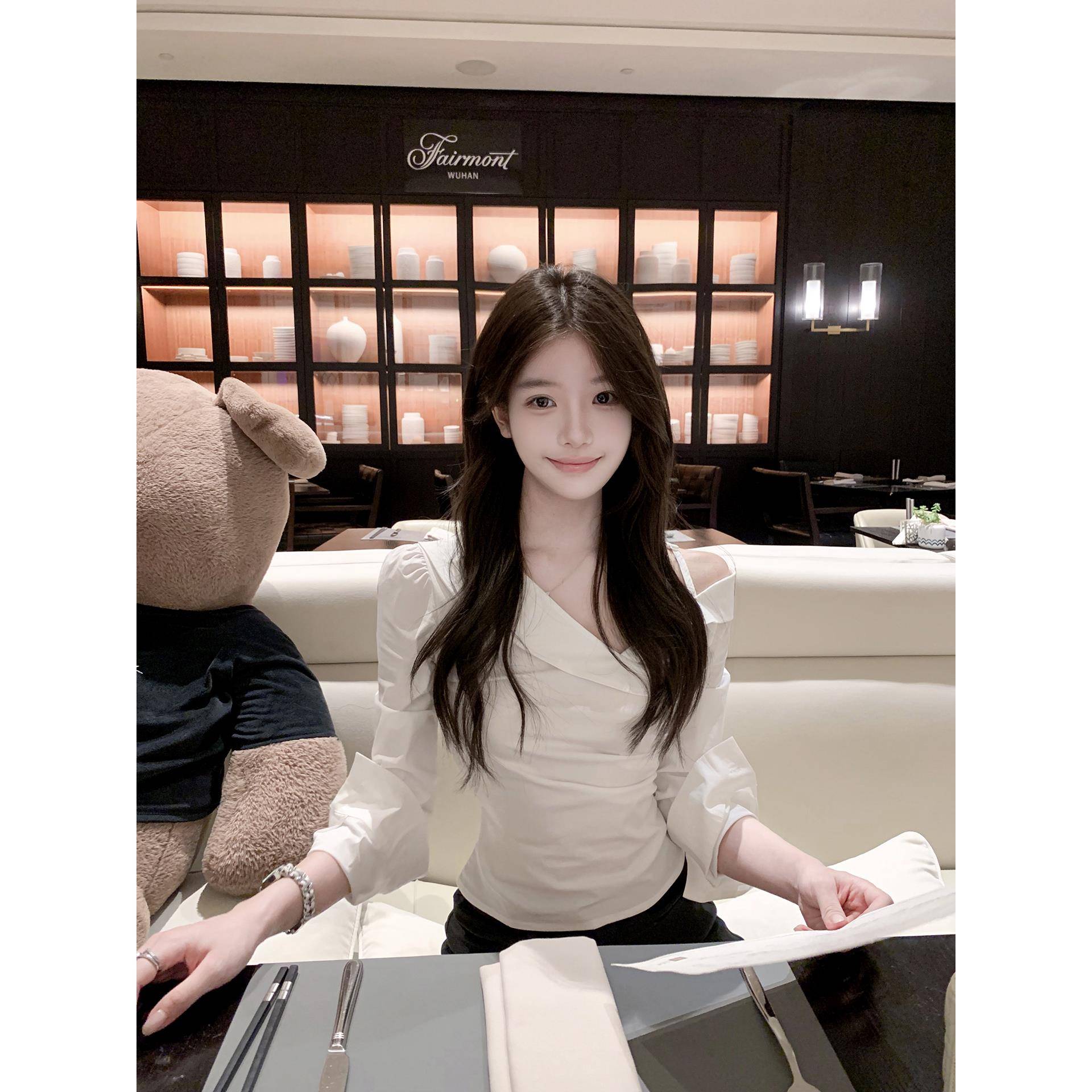 若语定制 耀眼白月光 微弹斜肩修身抽褶衬衫女设计感长袖上衣早秋