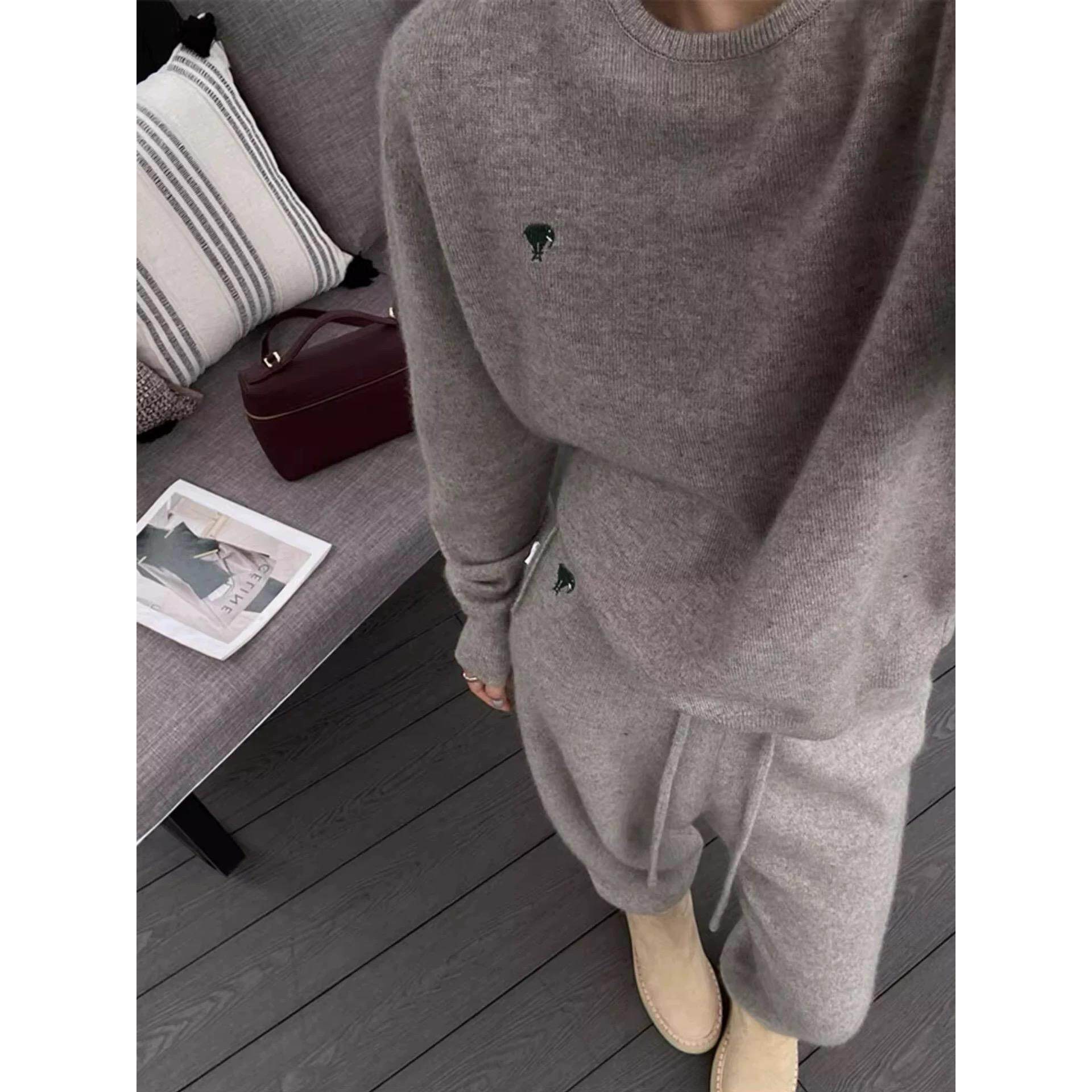 2025秋冬新款小象刺绣针织套装女100%纯羊毛欧货毛衣长裤子两件套