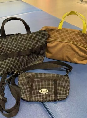 FILA斐乐包包2026年新款情侣时尚运动织物挎包休闲包T13U611122F