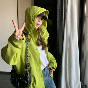 绿色韩版可盐可甜爆款户外冲锋衣外套女2025春新款小个子休闲夹克图片
