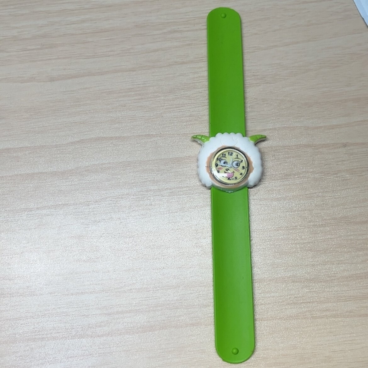 儿童玩具手环婴儿礼物幼儿园宝宝男孩女孩卡通可爱卷尺拍拍圈