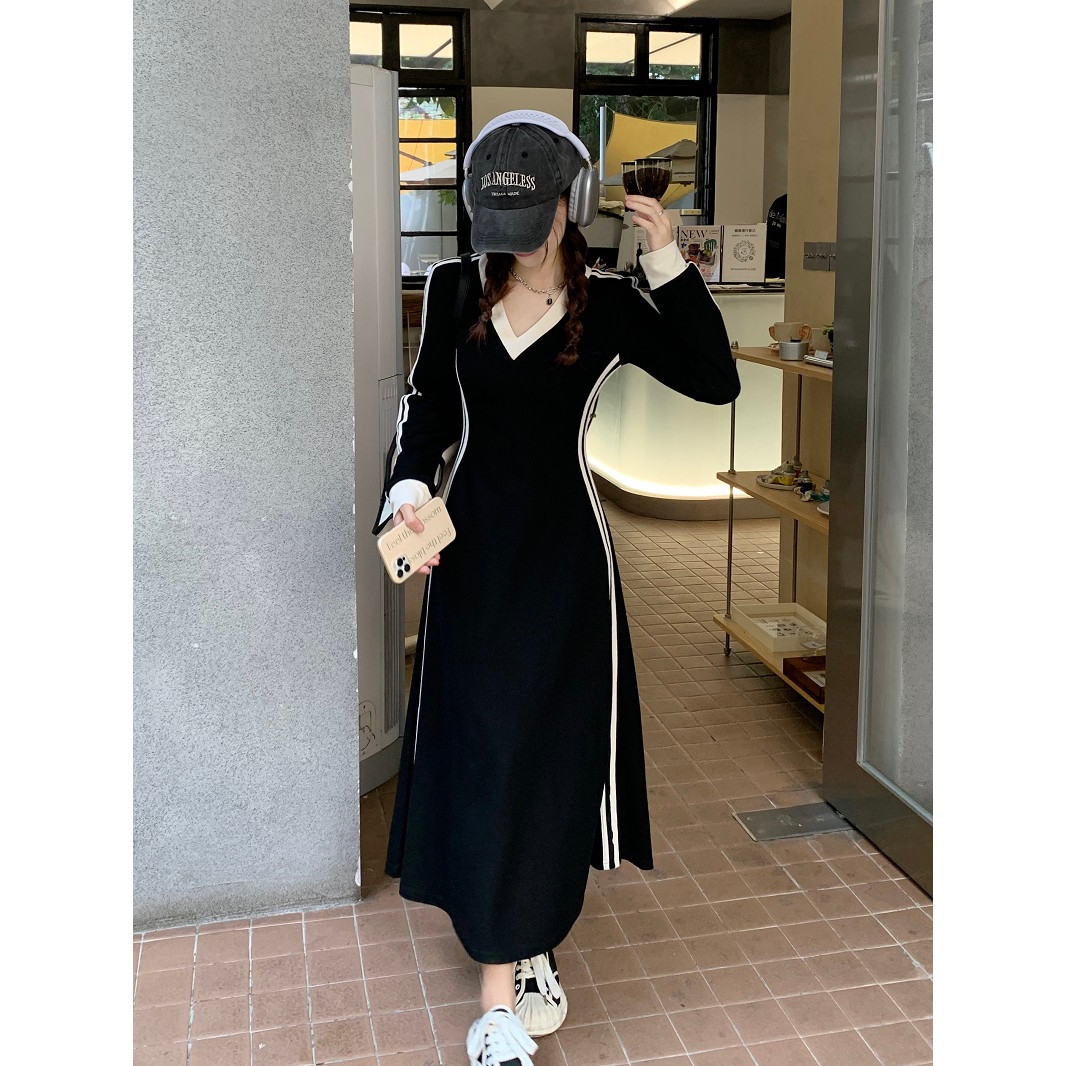 春秋季收腰显瘦大码胖mm200斤V领连衣裙子黑色长款过膝长裙女
