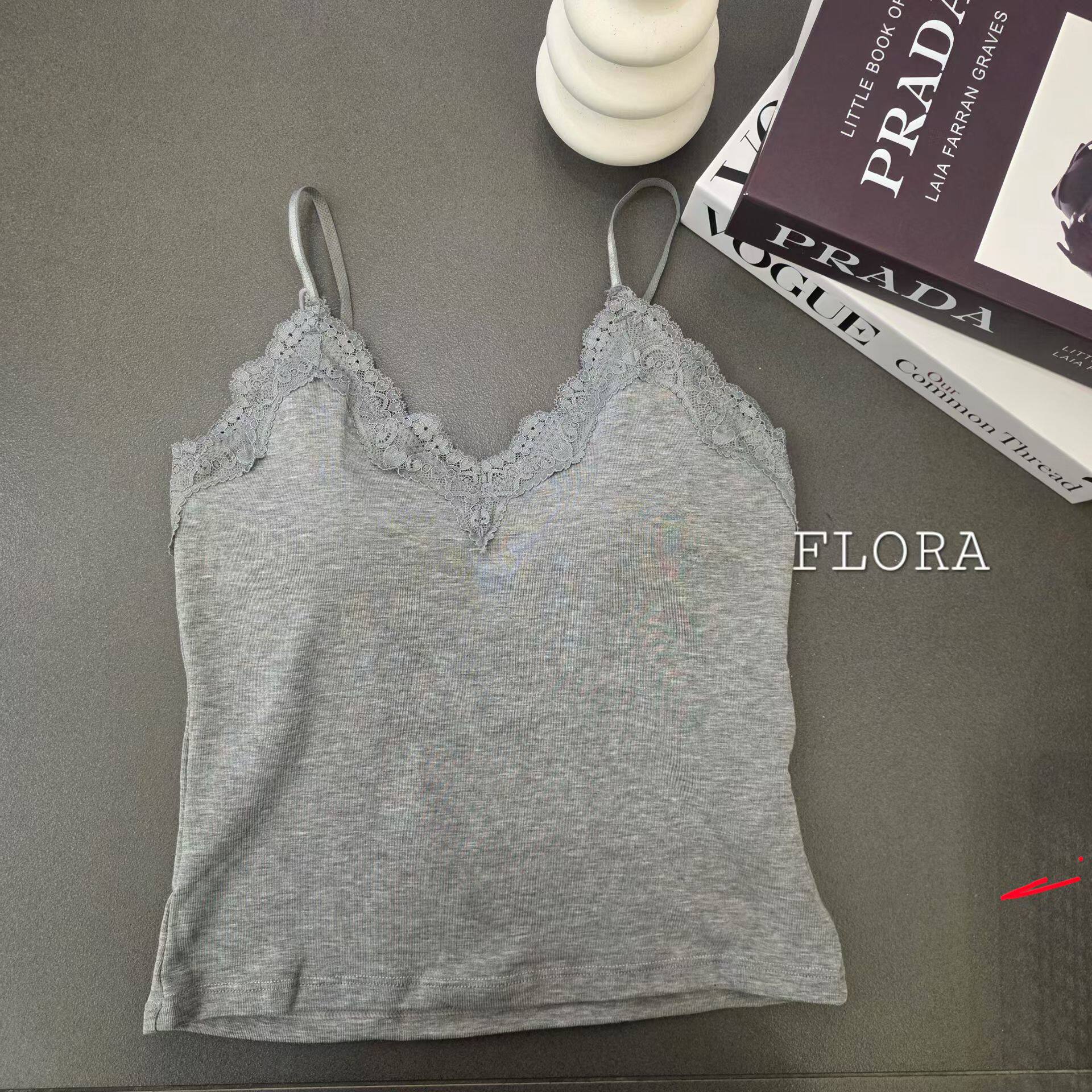 FLORA秋新款 吊带背心 里面磨毛 美背纯色 蕾丝东大门代购 带胸垫