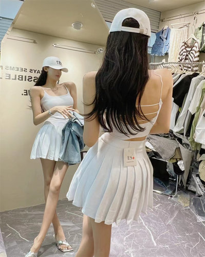 2023夏季弧形美背小吊带短裙套装