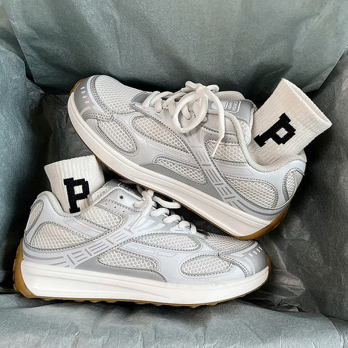 轻便百搭透气运动休闲鞋ins