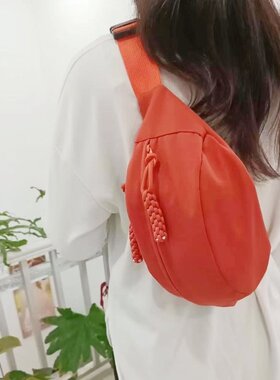 日系帆布包女2024新款休闲运动骑行斜挎包男简约手机腰包红色胸包
