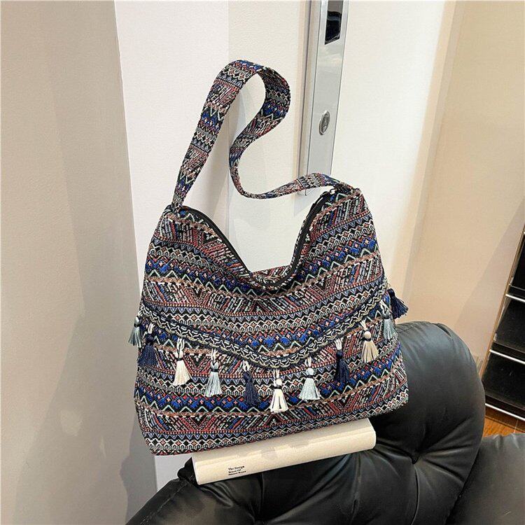 民族风特色小包包女2025新款网红休闲旅游单肩包时尚少女斜挎流苏