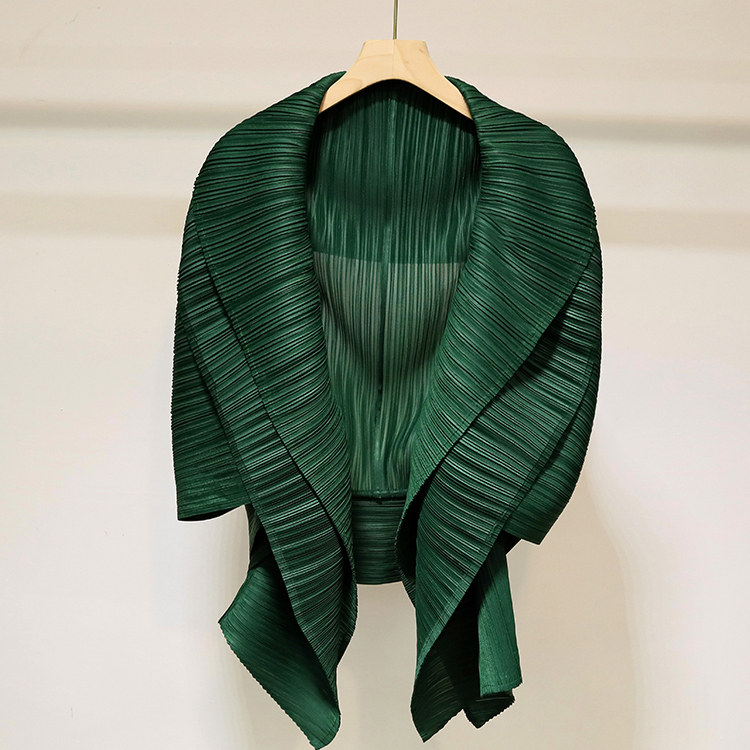 高端2026春夏褶皱披肩女小众设计感阔太太百褶纯色百搭不规则外套