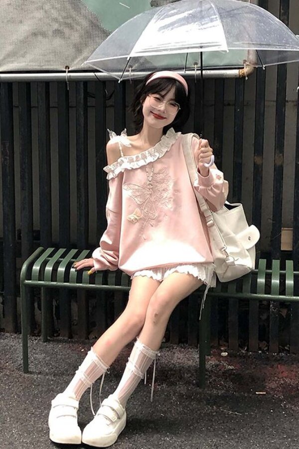 日系木耳立体花边蝴蝶露肩卫衣女秋季甜辣妹宽松甜美软妹套头外套