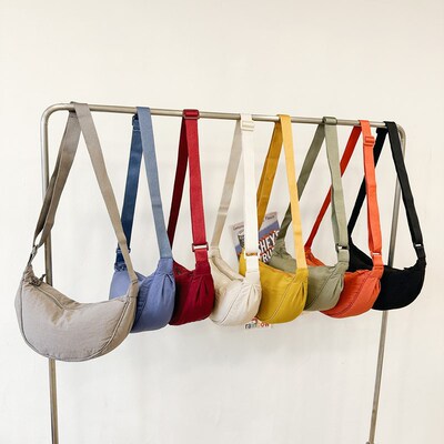 时尚帆布小包包女2024新款轻便运动旅游饺子包休闲百搭单肩斜挎包