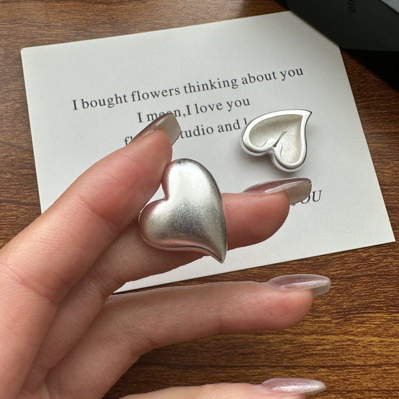 S925纯银韩版小众设计感磨砂亚光爱心耳环韩式时髦重工款心型耳钉,饰品/流行首饰/时尚饰品新,银饰耳饰,淘宝优惠券,粉丝福利购,淘宝优惠卷