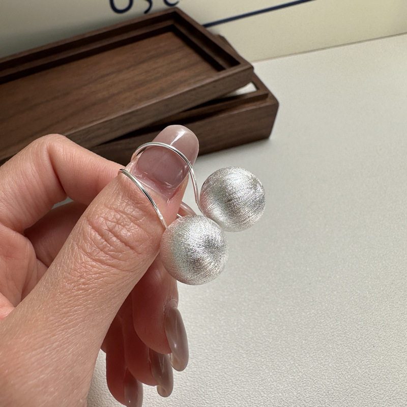 S925纯银韩版拉丝质感圆球基础款设计耳环简约时髦个性耳饰品,饰品/流行首饰/时尚饰品新,银饰耳饰,淘宝优惠券,粉丝福利购,淘宝优惠卷