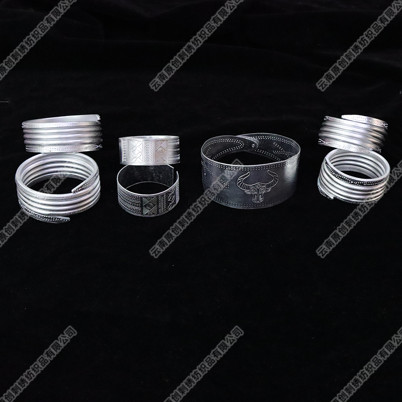 云南民族绣花厂家直销苗族佤族卡梳手镯多种款式舞台服装配饰