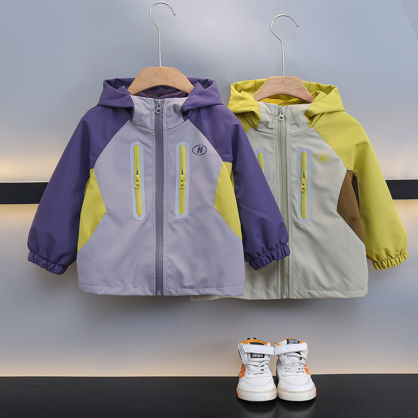 男童拼色风衣春秋2026新款时髦宝宝韩版时尚春装男孩百搭连帽外套