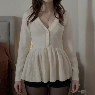 Neck Knit Rose Cinched Cardigan Button V领玫瑰扣收腰毛织开衫