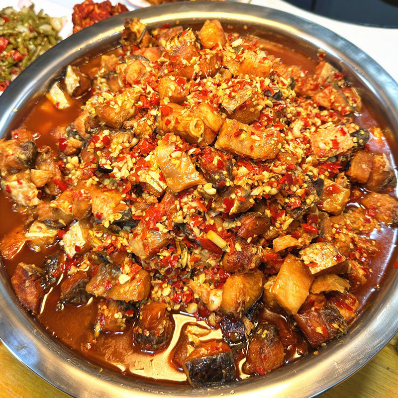 安徽安庆太湖特产剁椒腊鱼丁下饭开胃拌饭腌制剁椒草鱼块较咸较辣
