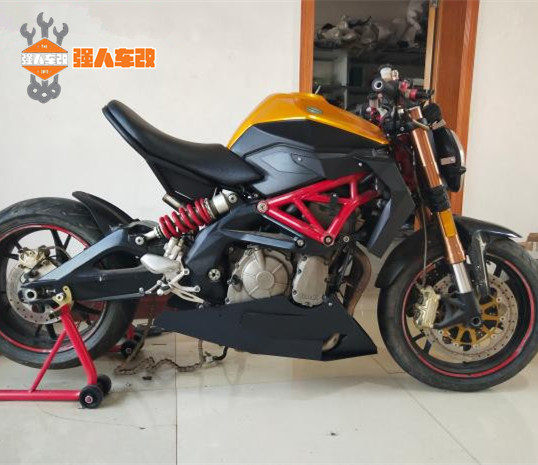 适用于贝纳利黄龙600改装短尾 紧凑复古坐垫总成 座下短炮排气管