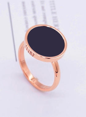 抖音网红新款个性圆形黑色圆牌戒指女士玫瑰金钛钢不锈钢镶贝戒指