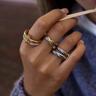 欧美跨境锆石拼色交叉双环可活动戒指钛钢饰品高级感时尚高端首饰