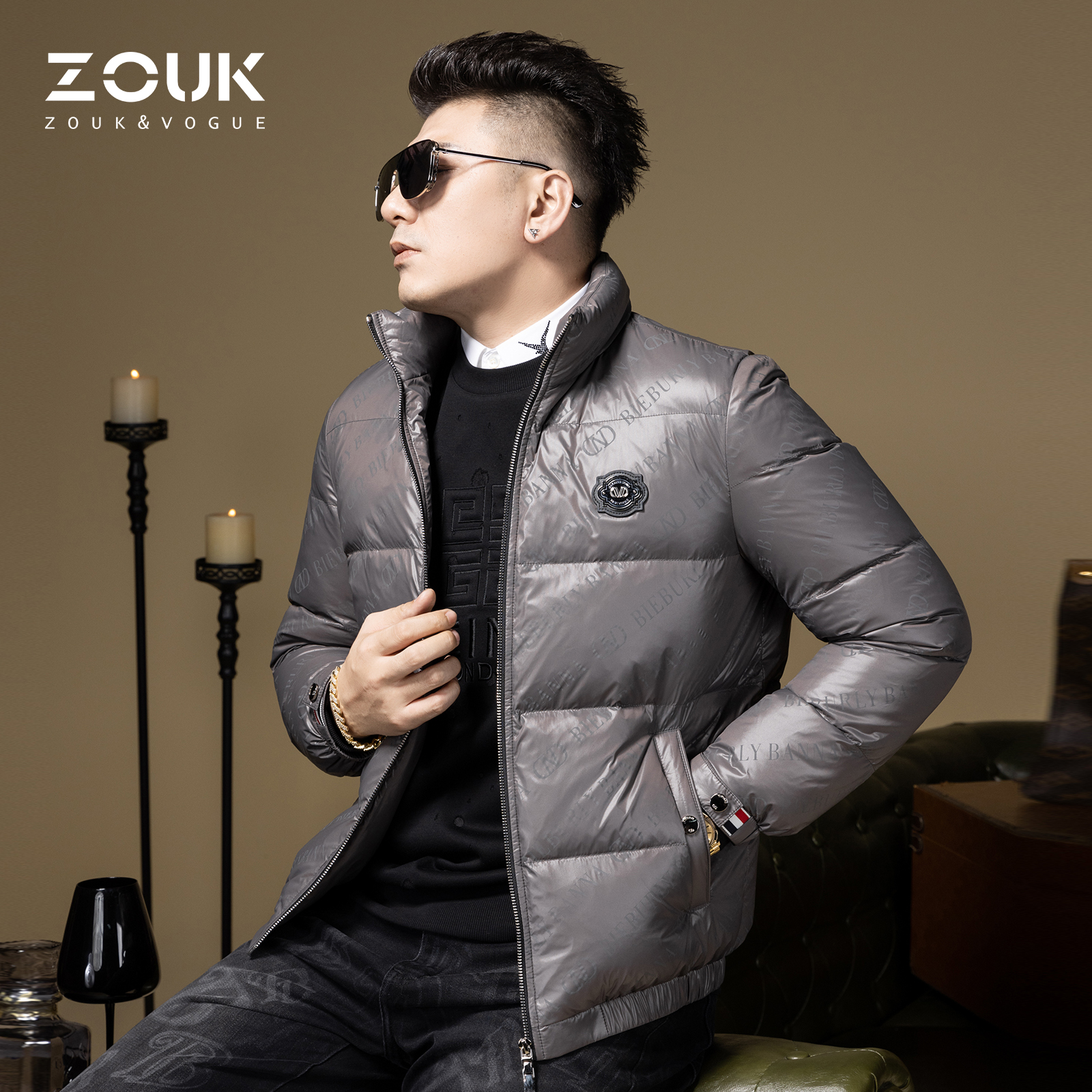 zouk时尚金属质感字母胸标羽绒服