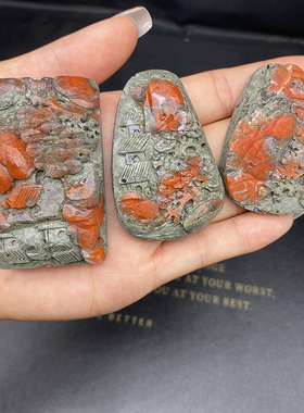 天然南红玛瑙原石雕刻吊坠 如图款式随机发