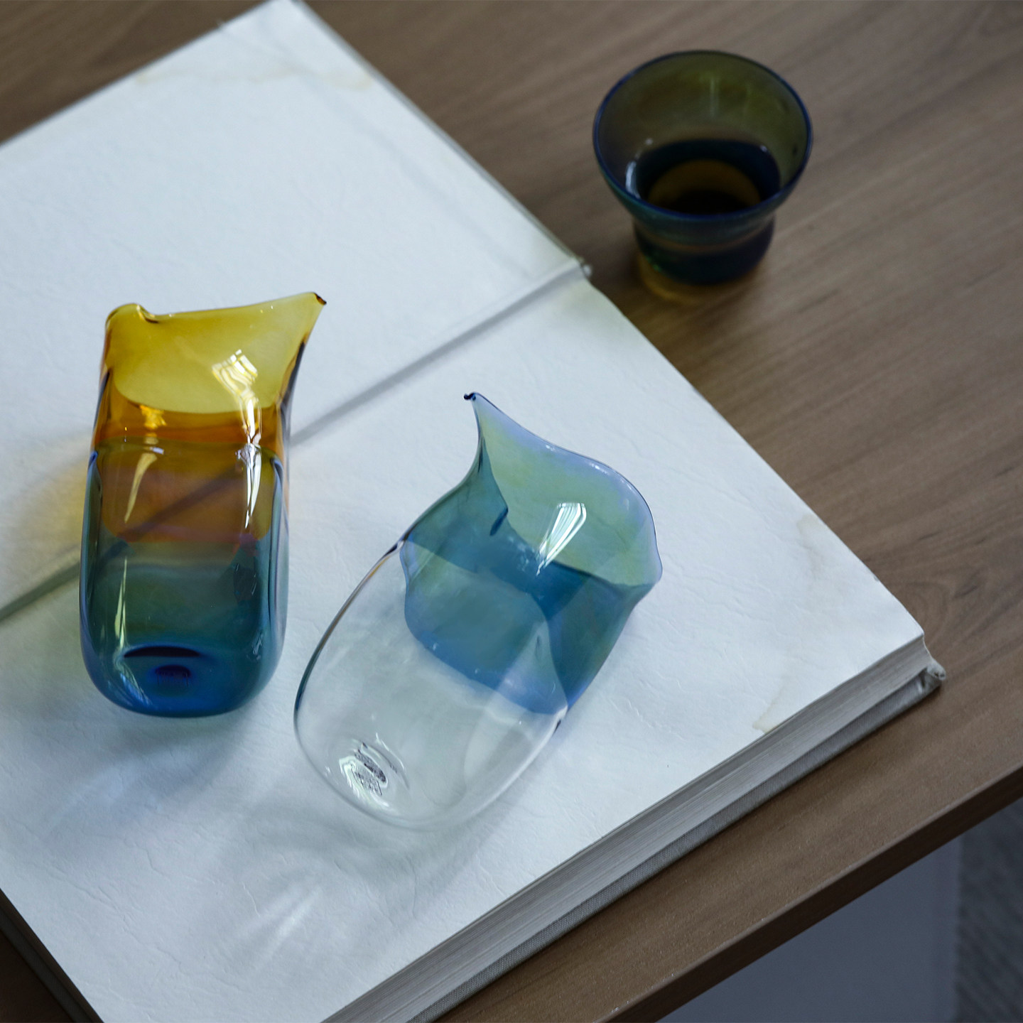 彩色玻璃波浪造型茶海公道杯