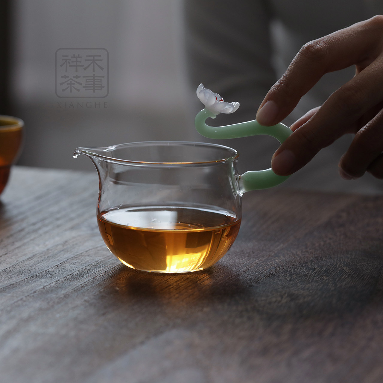 祥禾茶事耐热玻璃莲花手柄公道杯