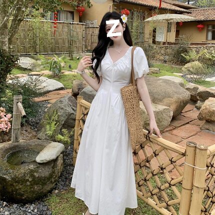 法式初恋白色V领连衣裙女夏季新款设计感小众气质收腰泡泡袖长裙
