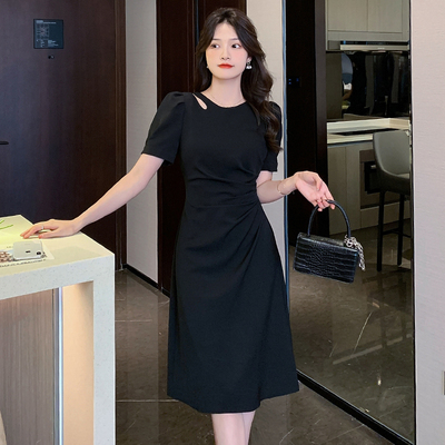 2026新款黑色气质连衣裙女夏高级感别致裙子赫本风小黑裙