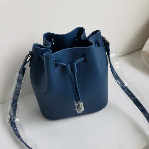 日单大牌高端牛皮水桶单肩包