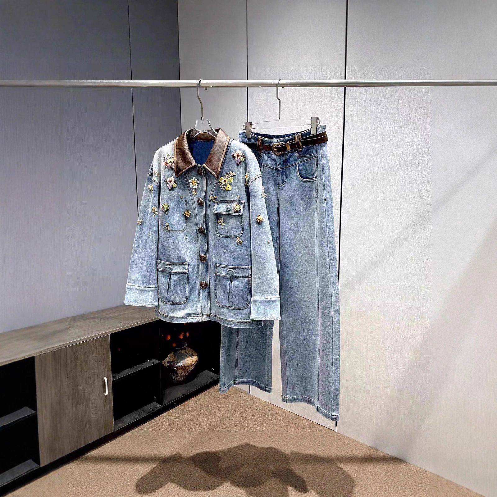 南油高端时尚廓形花朵钉珠牛仔外套直筒阔腿长裤两件套女2025新款