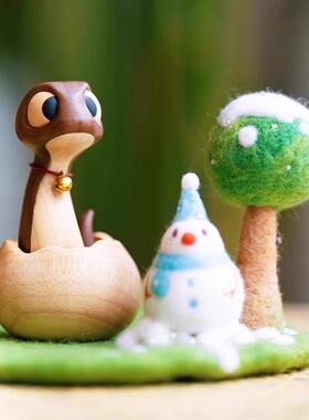 会动的蛇年转运装饰摆件车载汽车用中控台实木质冰箱贴提新车礼物