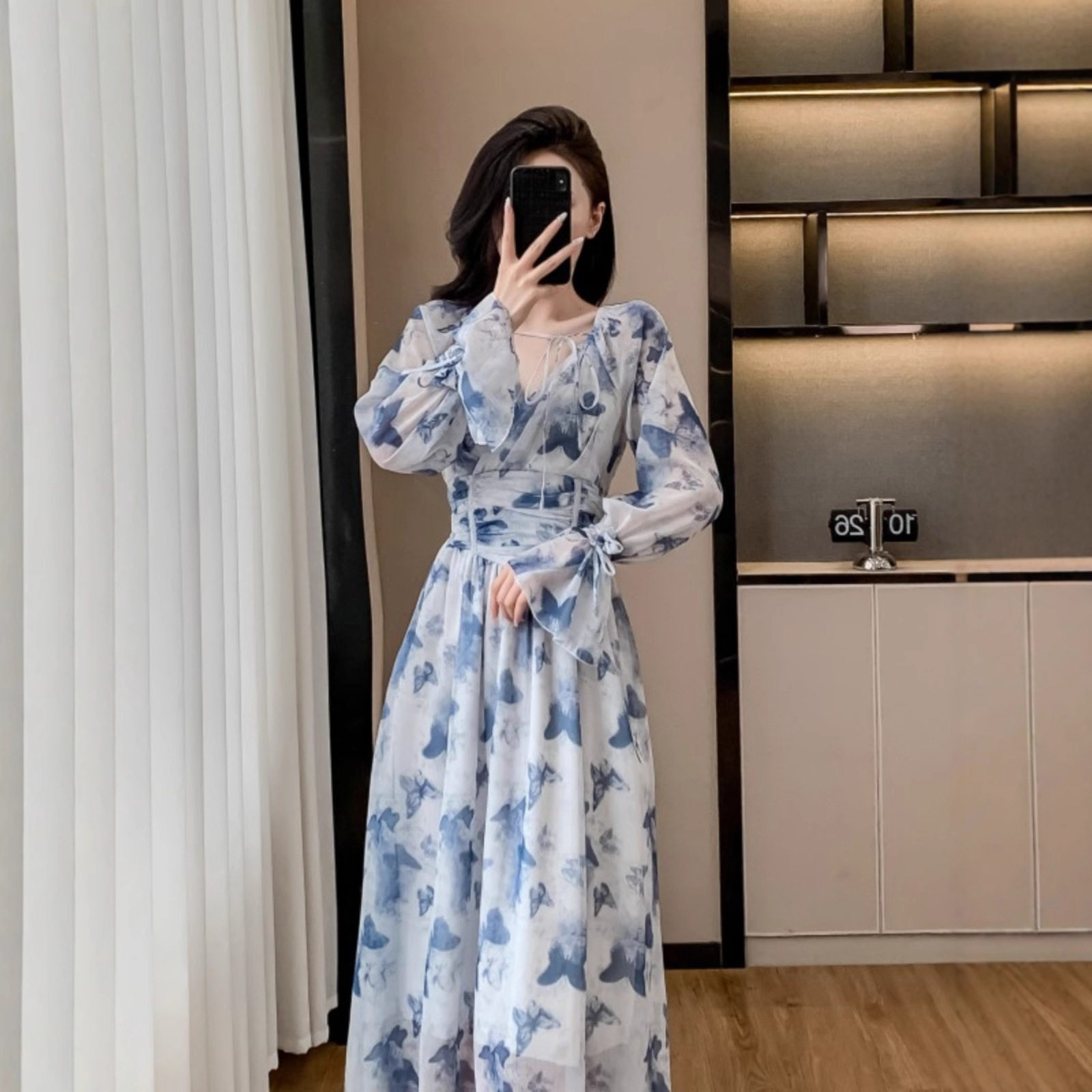 法式茶歇V领收腰荷叶袖连衣裙女